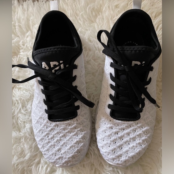 APL Shoes - APL TechLoom Phantom W size 5.5